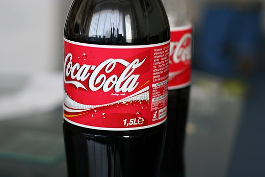 cola flessen gebroederlijk naast elkaar (1)